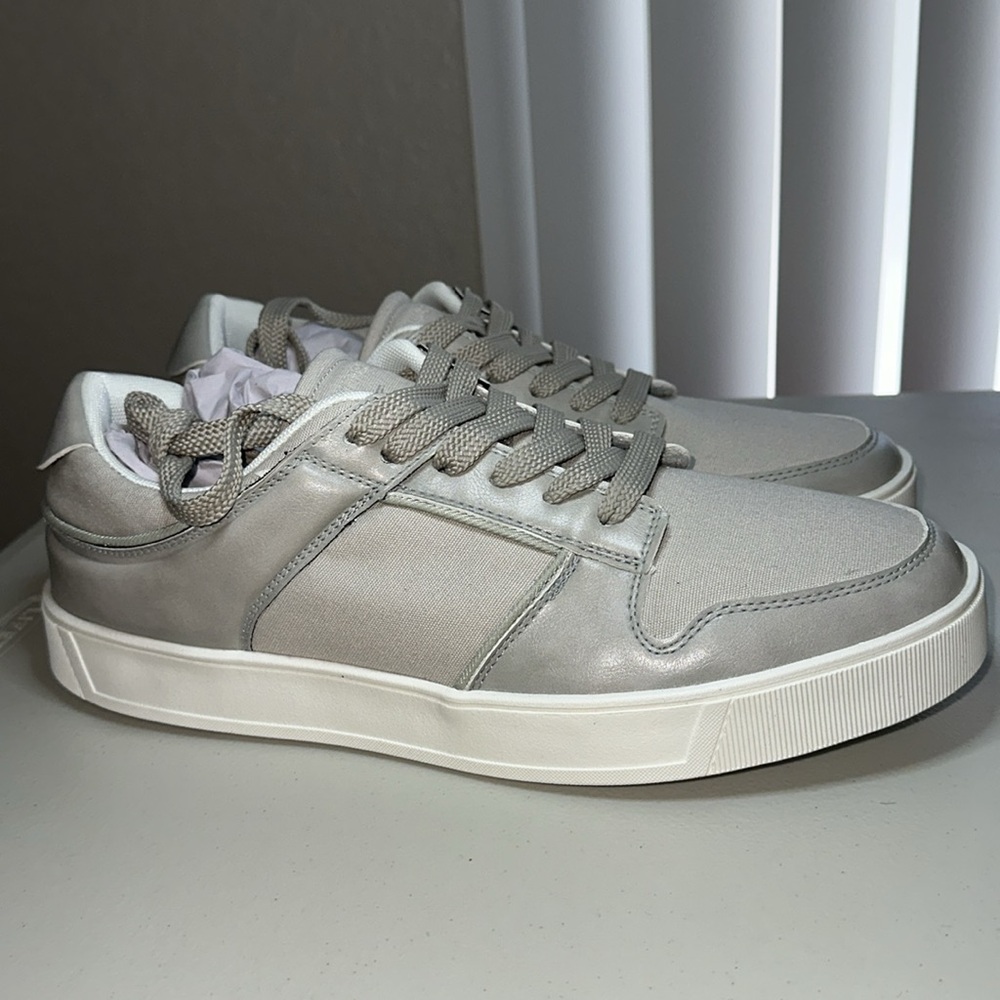 STEVE MADDEN GILORE GREY FABRIC NEW, size 13, very comfy, last one!